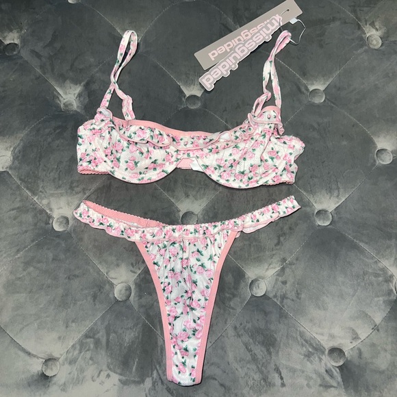 Lingerie set - Picture 1 of 3